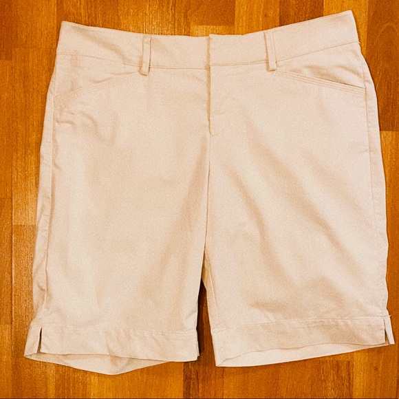 ❤️4/$40 SALE! ❤️ Dockers Ladies’ Golf Shorts - Picture 1 of 6